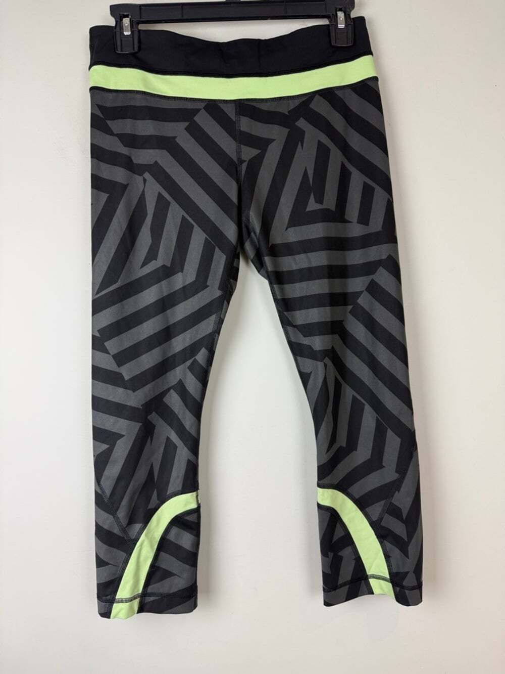 Lululemon Inspire II Crop Seawheeze 2014 Size 6